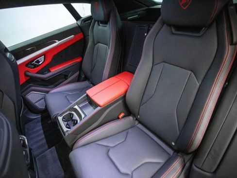 Used 2022 Lamborghini Urus AWD/4WD image 25