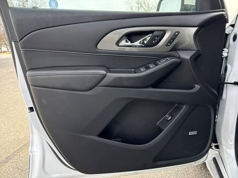 Used 2022 Chevrolet Traverse Premier image 17