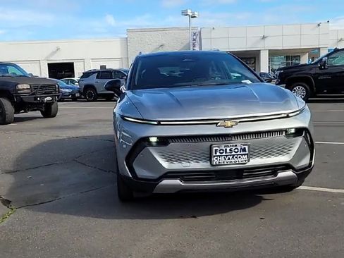 New 2026 Chevrolet Equinox EV LT image 3