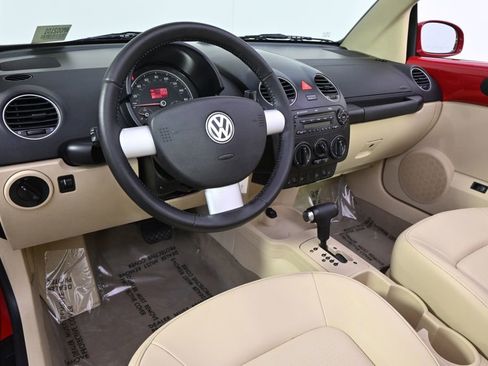 Used 2010 Volkswagen Beetle Convertible FWD image 16