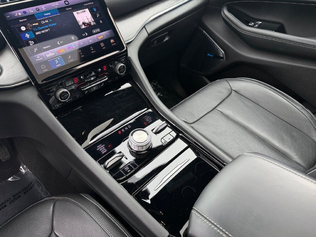Used 2023 Jeep Grand Cherokee Overland AWD/4WD image 19