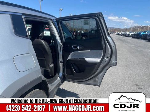 New 2023 Jeep Compass Latitude w/ Sun and Sound Group image 15