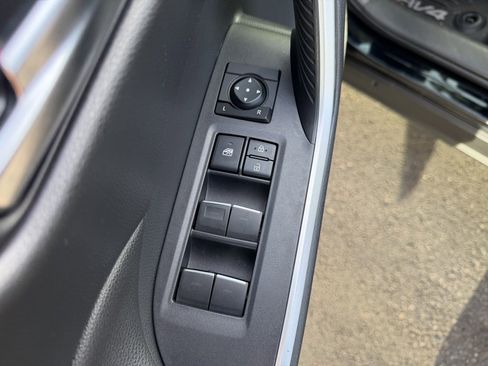Used 2024 Toyota RAV4 SE image 12