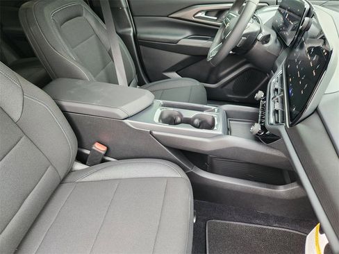 New 2026 Chevrolet Equinox EV LT image 10