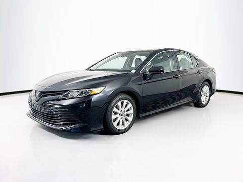 Used 2019 Toyota Camry LE FWD image 3