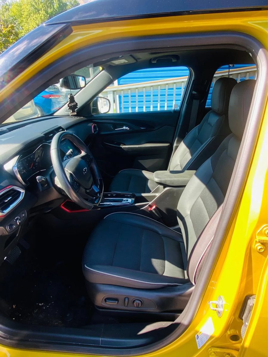 Used 2023 Chevrolet TrailBlazer RS w/ Sun and Liftgate Package FWD image 7