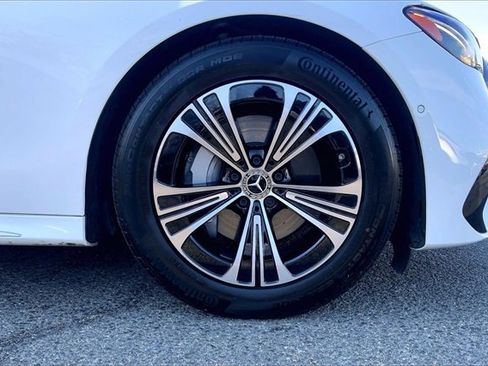 Used 2025 Mercedes-Benz E 350 4MATIC Sedan image 9