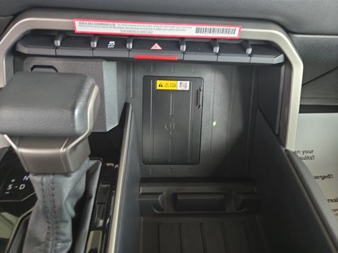 Used 2024 Toyota Tundra Limited image 18