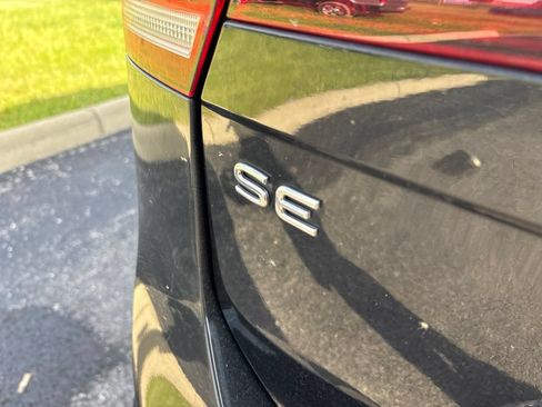 Used 2023 Volkswagen Tiguan SE R-Line AWD/4WD image 4