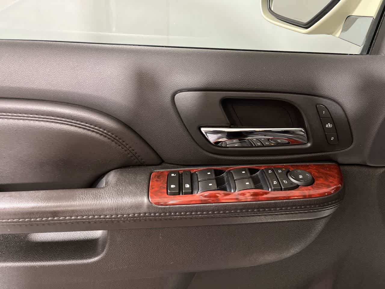 Used 2010 Cadillac Escalade AWD image 13