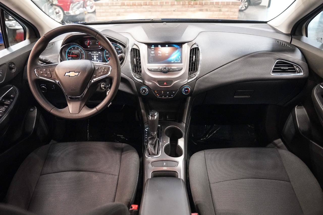 Used 2017 Chevrolet Cruze LT FWD image 21