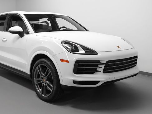 Certified 2023 Porsche Cayenne AWD/4WD image 9