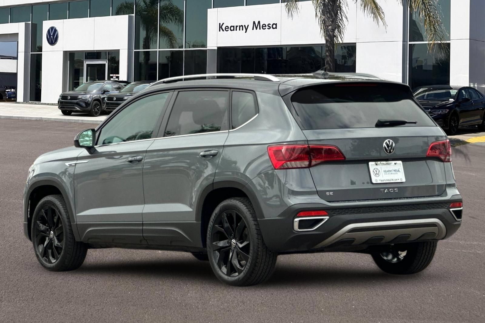 Used 2023 Volkswagen Taos SE w/ Panoramic Sunroof Package FWD image 6