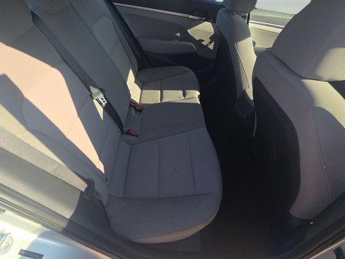 Used 2019 Hyundai Elantra SE FWD image 26