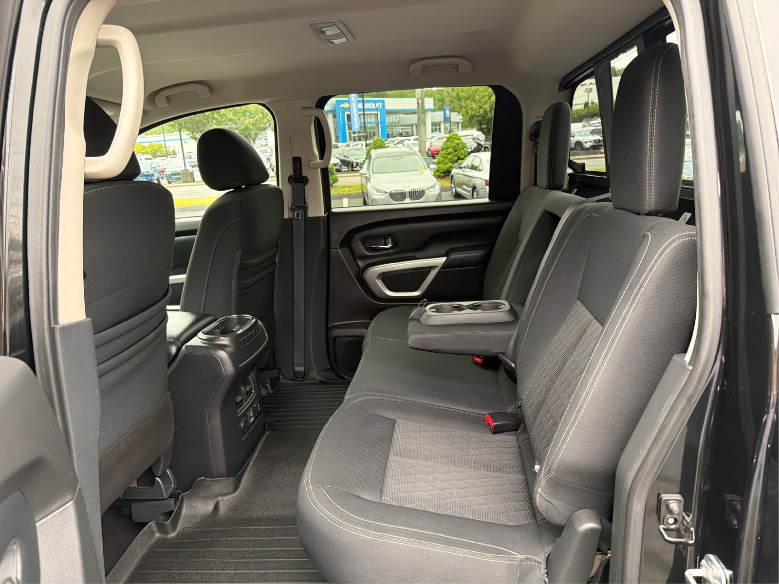 Used 2019 Nissan Titan SV w/ SV Convenience Package AWD/4WD image 10