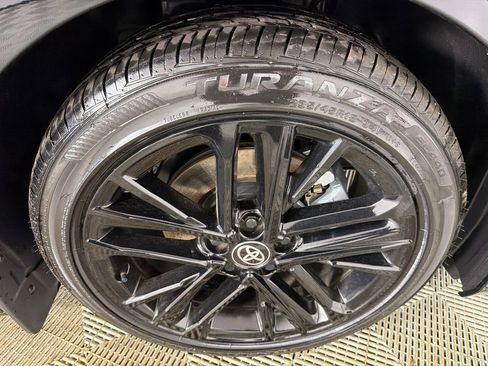 Used 2025 Toyota Camry SE image 12