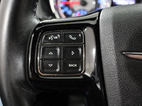 Used 2014 Chrysler Town & Country S FWD image 32