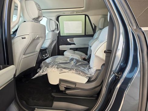 New 2026 Ford Expedition Max Platinum w/ Platinum Ultimate Package AWD/4WD image 4