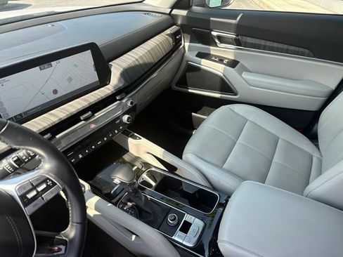 Certified 2024 Kia Telluride EX w/ EX Captain's Chair Package FWD image 27