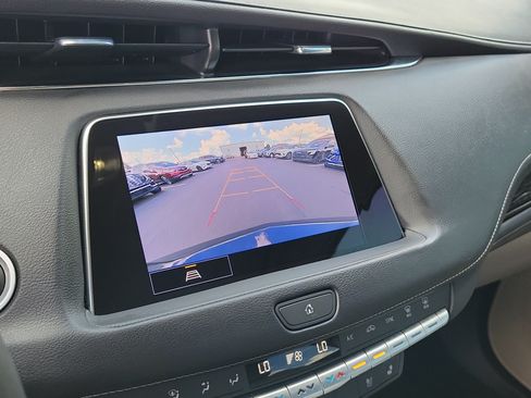 Used 2023 Cadillac XT4 Premium Luxury FWD image 28