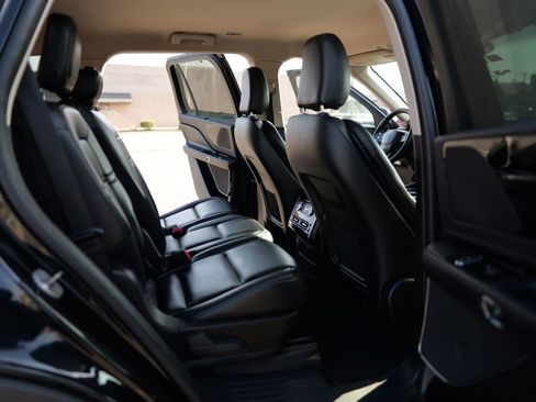 Used 2023 Lincoln Aviator AWD image 33