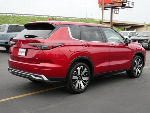 Used 2025 Mitsubishi Outlander SE AWD/4WD image 4