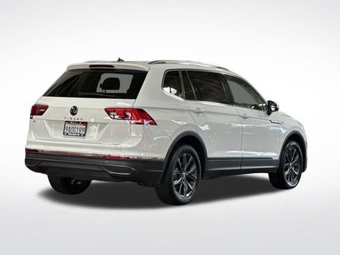Certified 2022 Volkswagen Tiguan SE image 5