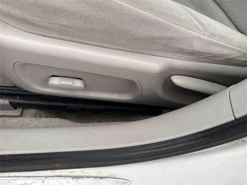 Used 2008 Buick LaCrosse CX image 10