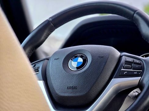 Used 2017 BMW X5 xDrive40e image 13