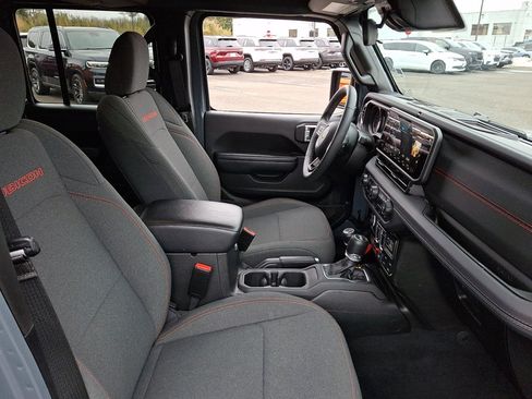 Used 2025 Jeep Wrangler Unlimited Rubicon image 12