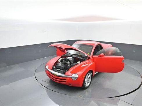 Used 2004 Chevrolet SSR w/ Preferred Equipment Group image 35