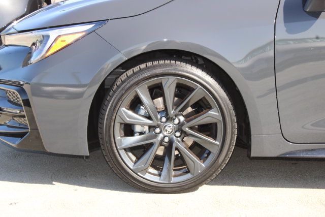 Used 2025 Toyota Corolla SE w/ SE Premium Package FWD image 4