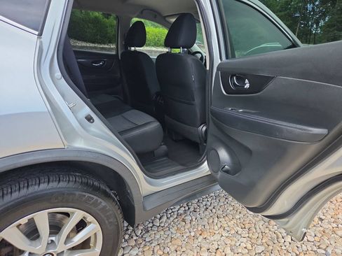 Used 2018 Nissan Rogue SV AWD/4WD image 19