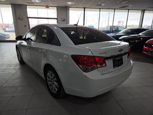 Used 2013 Chevrolet Cruze LS image 5
