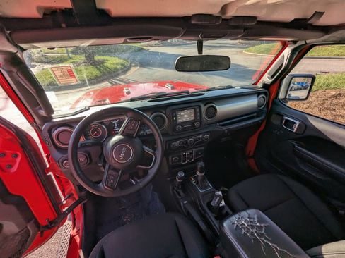 Used 2018 Jeep Wrangler Unlimited Sport S image 12