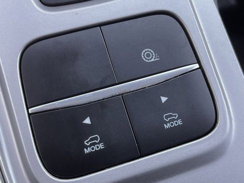 Used 2022 Ford Explorer XLT w/ Equipment Group 202A image 22