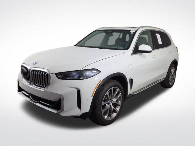 Used 2025 BMW X5 xDrive50e AWD/4WD image 2