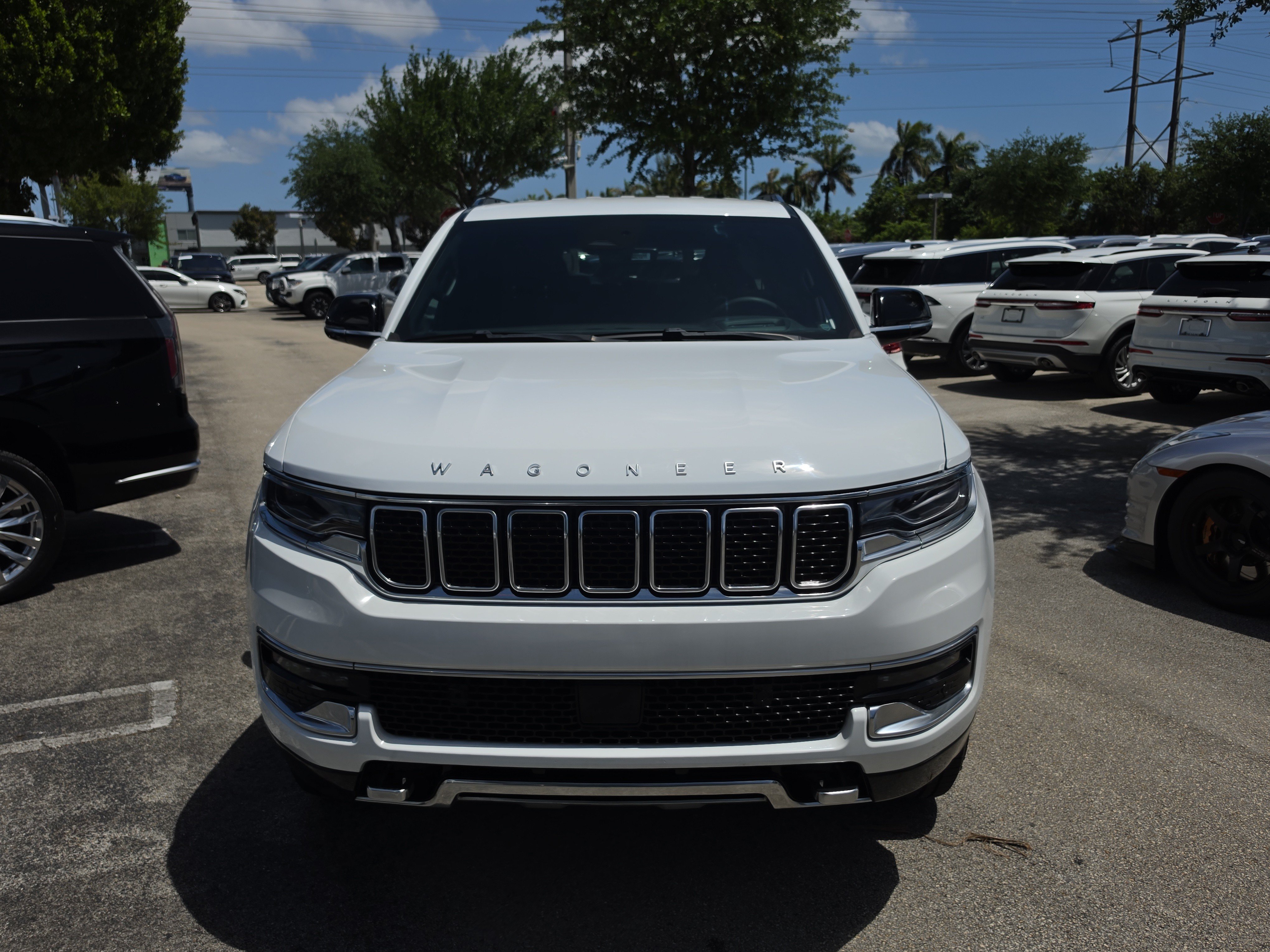 Used 2023 Jeep Wagoneer Series III w/ Preferred Equipment Group AWD/4WD image 2