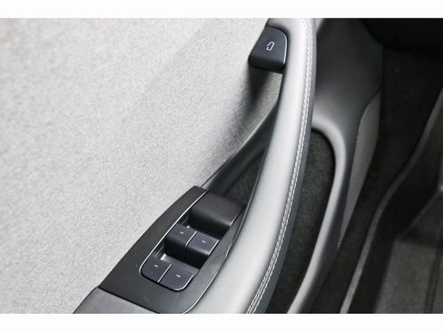 Used 2024 Tesla Model 3 Standard Range image 18