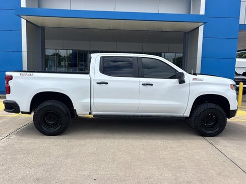 Used 2025 Chevrolet Silverado 1500 LT Trail Boss w/ Convenience Package II AWD/4WD image 2