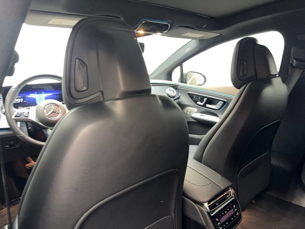 Used 2023 Mercedes-Benz EQE 500 4MATIC Sedan image 35