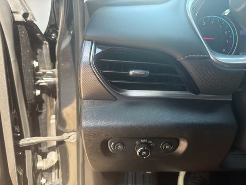 Used 2021 Chevrolet Traverse Premier AWD/4WD image 22