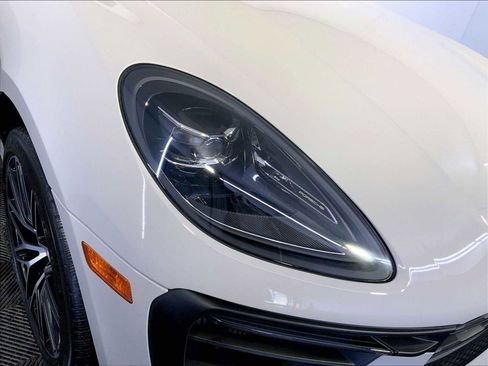 Certified 2022 Porsche Macan S image 12