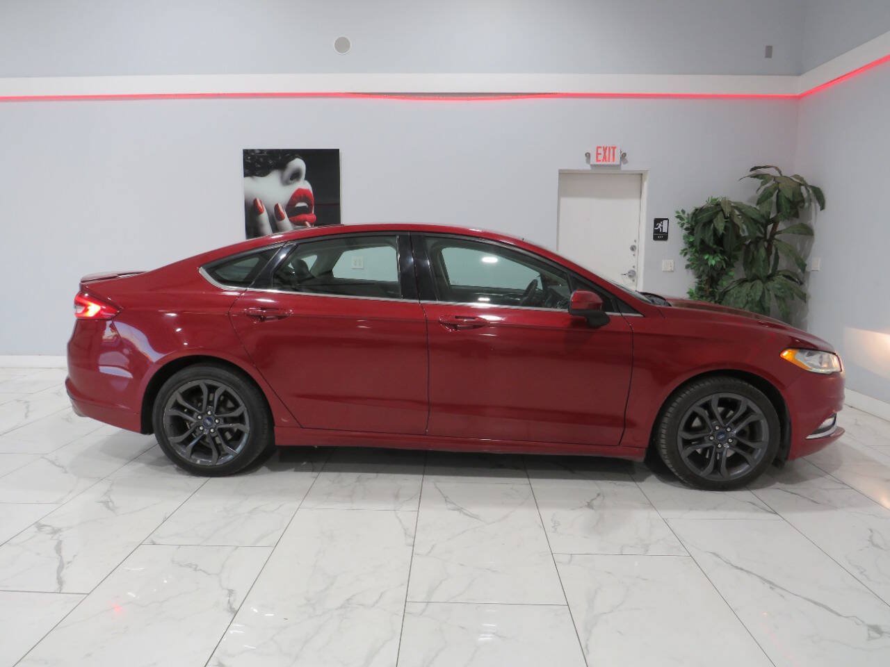 Used 2018 Ford Fusion SE w/ Equipment Group 201A FWD image 2