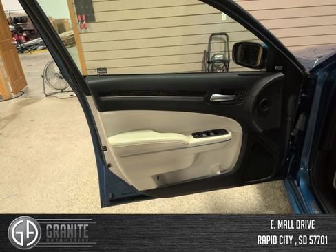 Used 2023 Chrysler 300 Touring L w/ Comfort Group image 10