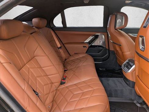 Used 2025 BMW 760i xDrive w/ Executive Package image 22