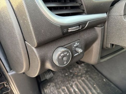 Used 2016 Chevrolet Traverse LT image 19