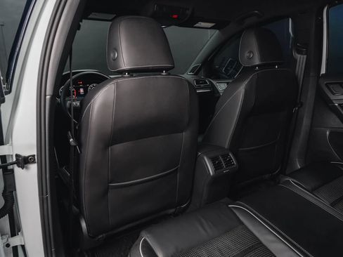 Used 2018 Volkswagen Golf R 4-Door image 43