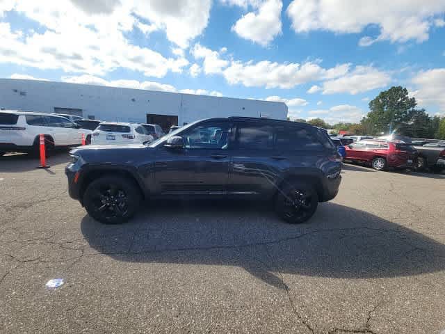 Used 2023 Jeep Grand Cherokee Altitude AWD/4WD image 21