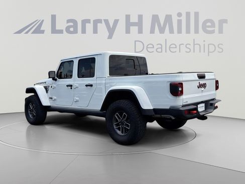 Certified 2025 Jeep Gladiator Mojave w/ Convenience Group AWD/4WD image 3